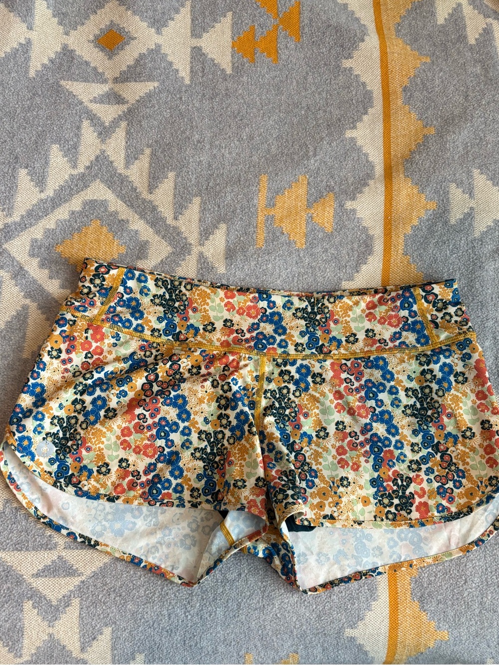SmartWool  3-inch lined shorts in Almond Meadow print size M